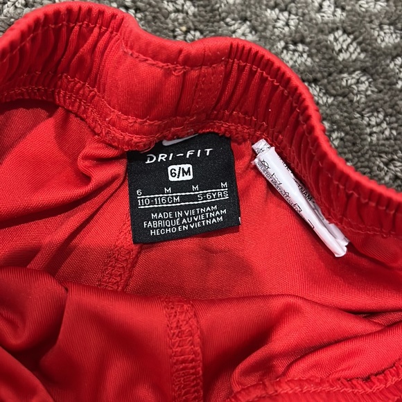 Boys size 6 Nike shorts - Picture 2 of 2